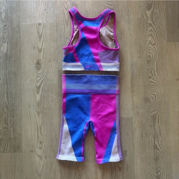 Nike Womens Icon Clash Set Bike Shorts and Top Sports Bra size small and medium - Picture 7 of 10